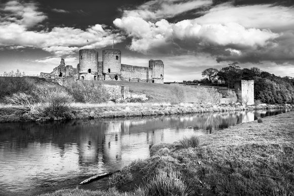 LDS0148 - Rhuddlan Castle B&W