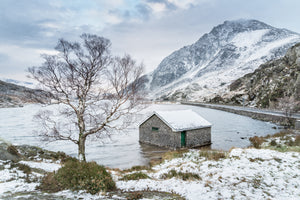 LDS0268  - Snowfall at Llyn Ogwen