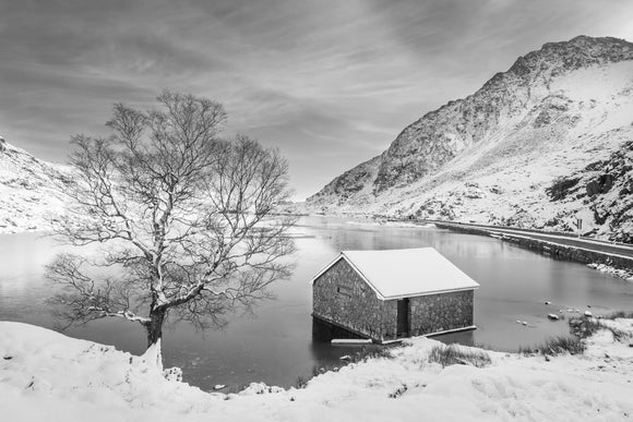 LDS0276 - Llyn Ogwen Snowfall, B&W